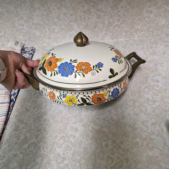 Decorative Floral Enamel Casserole Dish with Lid - Cream, Orange & Blue - Picture 2 of 7